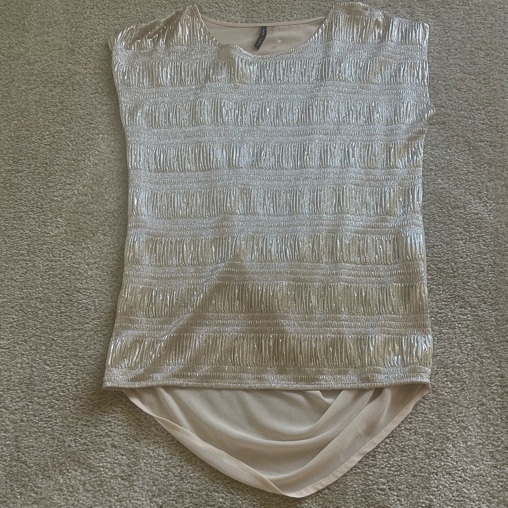 San Joy Cream Asymmetrical Sleeveless Muscle Tee - Picture 3 of 9